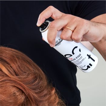L’Oréal Professionnel Tecni.Art FIX Anti-Frizz spray pentru fixare anti-electrizare - imagine 3
